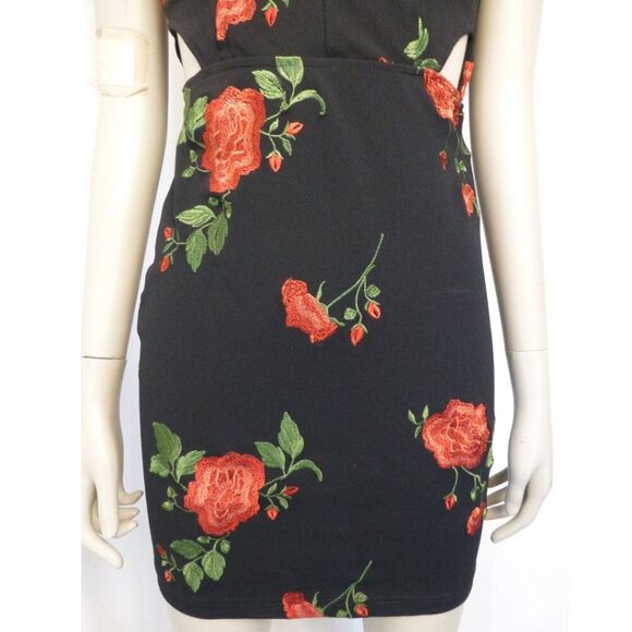 Emerald Sundae Embroidered Rose Floral Dress - Picture 8 of 13